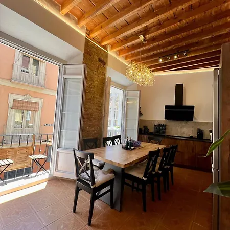 Casa Naty, Espacioso Renovado En El Centro De *